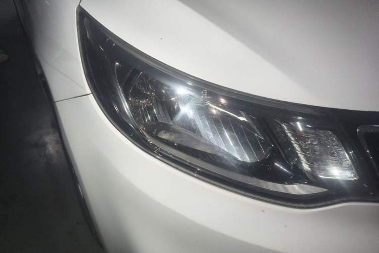 Used Kia K2 2015 Sedan 1.4L MT GLS Right Front Headlight