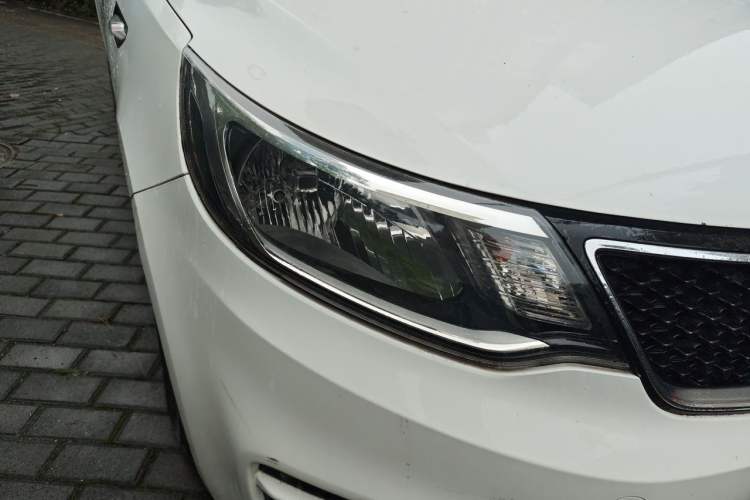 Used Kia K2 2015 Sedan 1.4L Automatic GLS Right Front Headlight