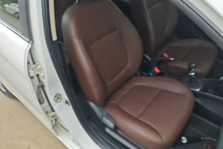 Used Kia K2 2015 Sedan 1.4L MT GLS Right Front Seat