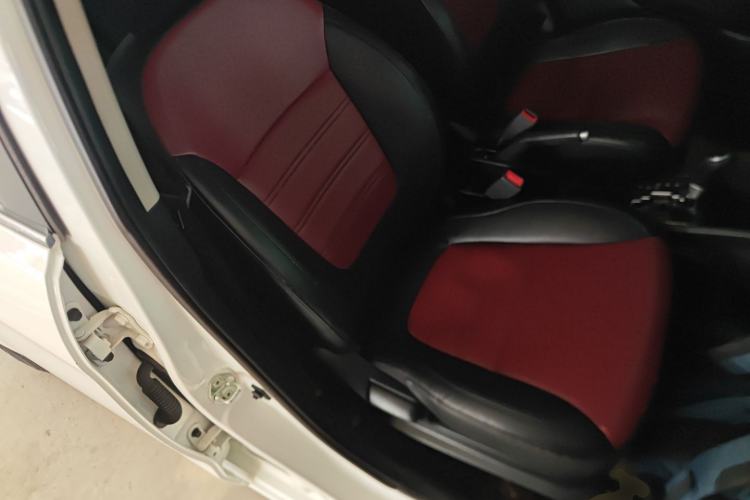 Used Kia K2 2015 Hatchback 1.4L AT GLS Cool Edition Right Front Seat