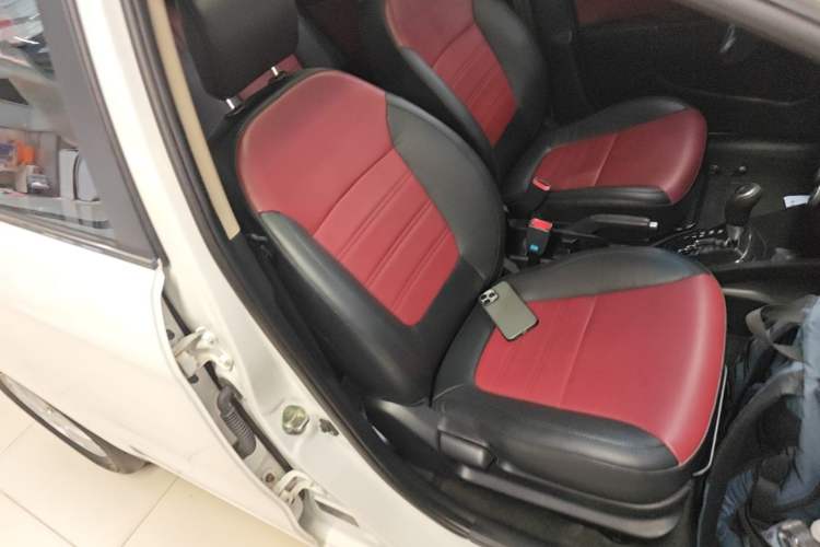 Used Kia K2 2015 Hatchback 1.4L AT GLS Cool Edition Right Front Seat