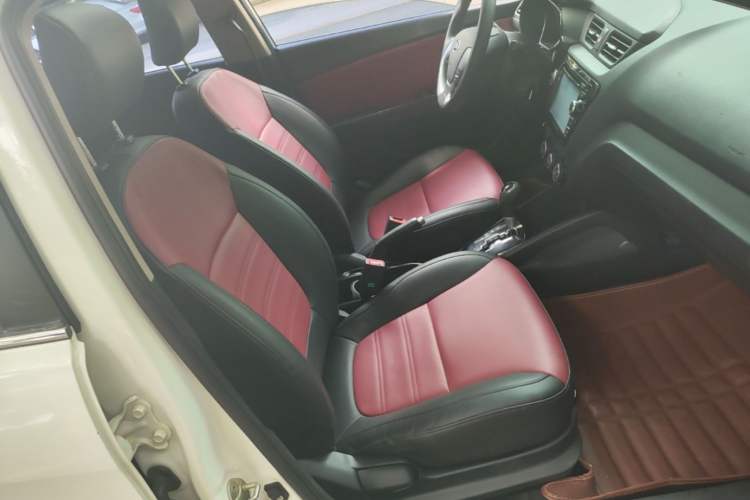 Used Kia K2 2015 Hatchback 1.4L AT GLS Cool Edition Right Front Seat