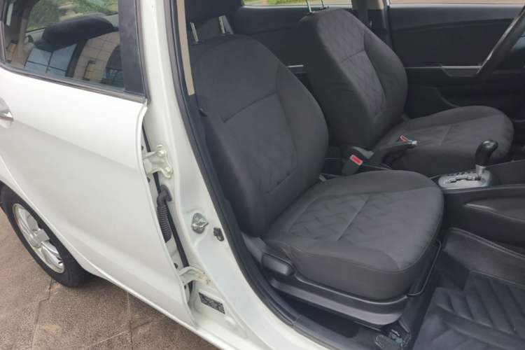 Used Kia K2 2015 Sedan 1.4L Automatic GLS Right Front Seat