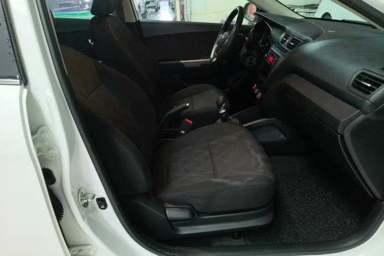 Used Kia K2 2015 Sedan 1.4L MT GLS Right Front Seat