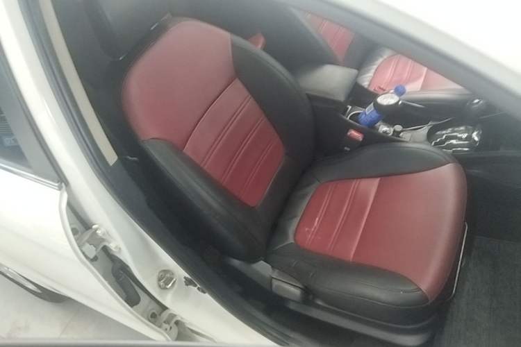 Used Kia K2 2015 Hatchback 1.4L AT GLS Cool Edition Right Front Seat