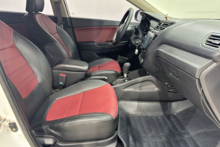 Used Kia K2 2015 Hatchback 1.4L AT GLS Cool Edition Right Front Seat