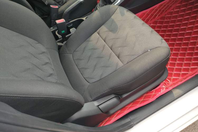 Used Kia K2 2015 Sedan 1.4L MT GLS Right Front Seat