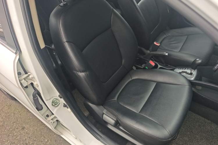 Used Kia K2 2015 Sedan 1.4L Automatic GLS Right Front Seat