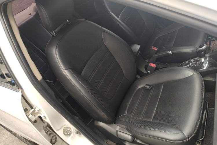 Used Kia K2 2015 Sedan 1.6L Automatic Transmission Premium Right Front Seat