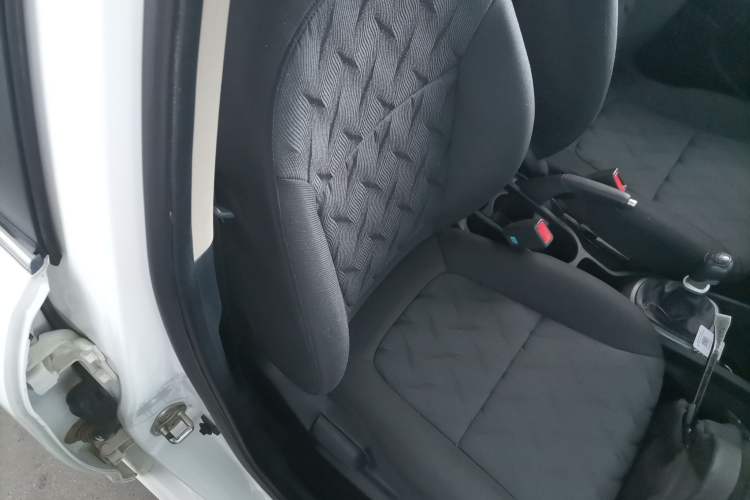 Used Kia K2 2015 Sedan 1.4L MT GLS Right Front Seat