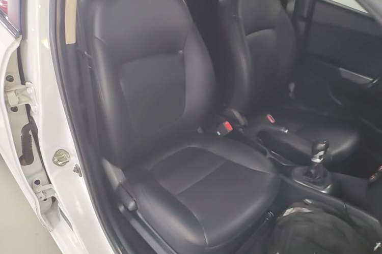 Used Kia K2 2015 Sedan 1.4L MT GLS Right Front Seat