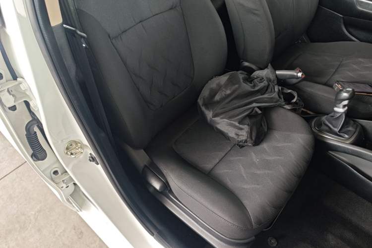 Used Kia K2 2015 Sedan 1.4L MT GLS Right Front Seat