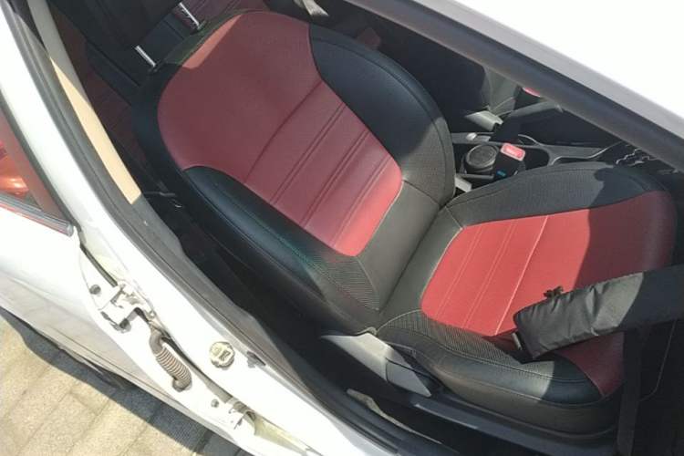 Used Kia K2 2015 Hatchback 1.4L AT GLS Cool Edition Right Front Seat