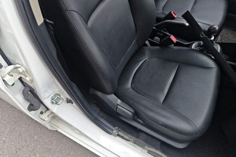 Used Kia K2 2015 Sedan 1.4L MT GLS Right Front Seat