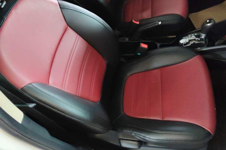 Used Kia K2 2015 Hatchback 1.4L AT GLS Cool Edition Right Front Seat