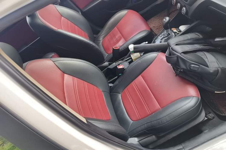 Used Kia K2 2015 Hatchback 1.4L AT GLS Cool Edition Right Front Seat