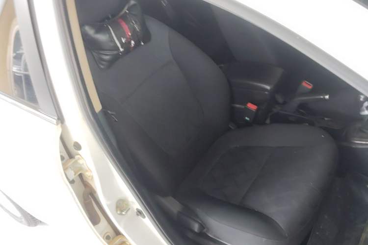 Used Kia K2 2015 Sedan 1.4L MT GLS Right Front Seat