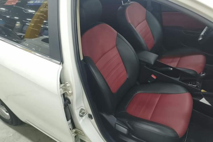 Used Kia K2 2015 Hatchback 1.4L AT GLS Cool Edition Right Front Seat