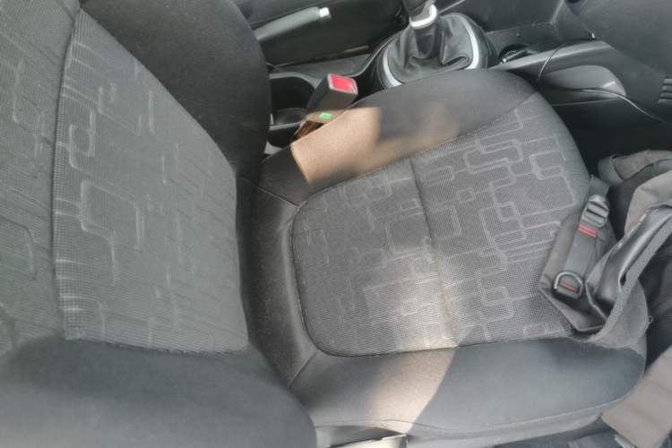 Used Kia K2 2015 Sedan 1.4L MT TOP Right Front Seat