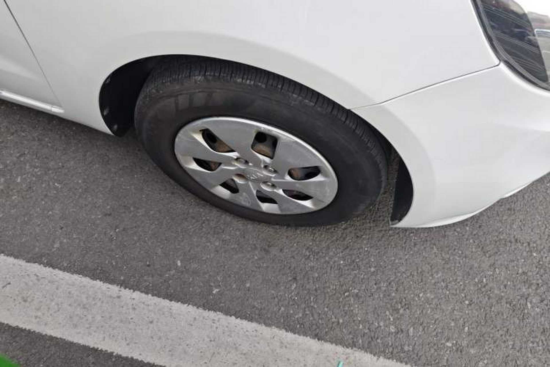 Used Kia K2 2015 Sedan 1.4L Manual Transmission GL Right Front Wheel Hub