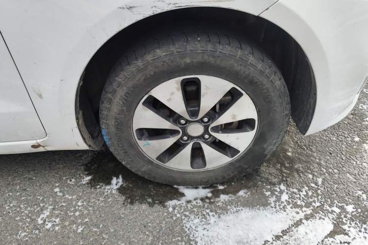 Used Kia K2 2015 Sedan 1.4L MT GLS Right Front Wheel Hub