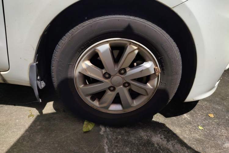 Used Kia K2 2015 Sedan 1.4L Automatic GLS Right Front Wheel Hub