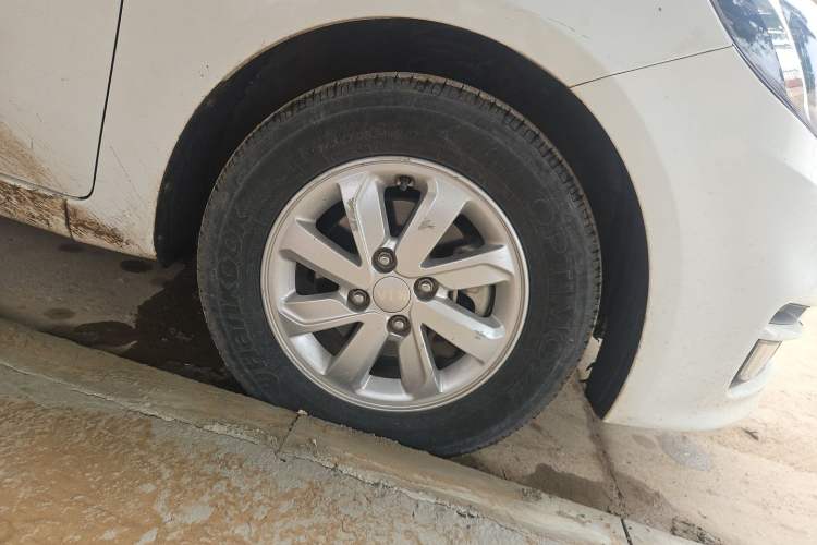Used Kia K2 2015 Hatchback 1.4L MT GLS Right Front Wheel Hub