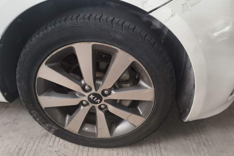 Used Kia K2 2015 Sedan 1.6L Automatic Transmission Premium Right Front Wheel Hub