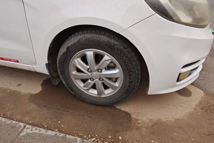 Used Kia K2 2015 Sedan 1.4L MT GLS Right Front Wheel Hub