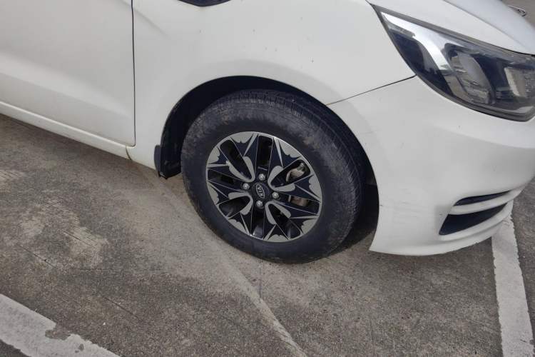 Used Kia K2 2015 Sedan 1.4L Automatic GLS Right Front Wheel Hub