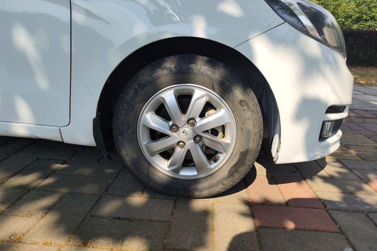 Used Kia K2 2015 Sedan 1.4L MT GLS Right Front Wheel Hub