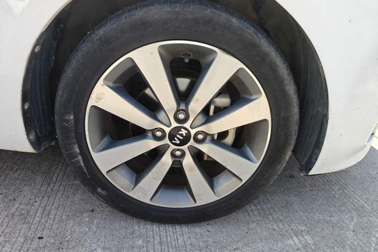 Used Kia K2 2015 Sedan 1.6L Automatic Transmission Premium Right Front Wheel Hub