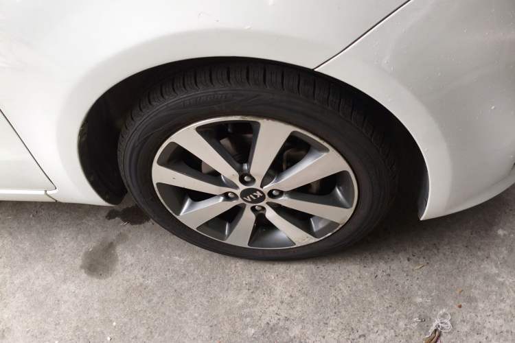 Used Kia K2 2015 Sedan 1.6L Automatic Transmission Premium Right Front Wheel Hub