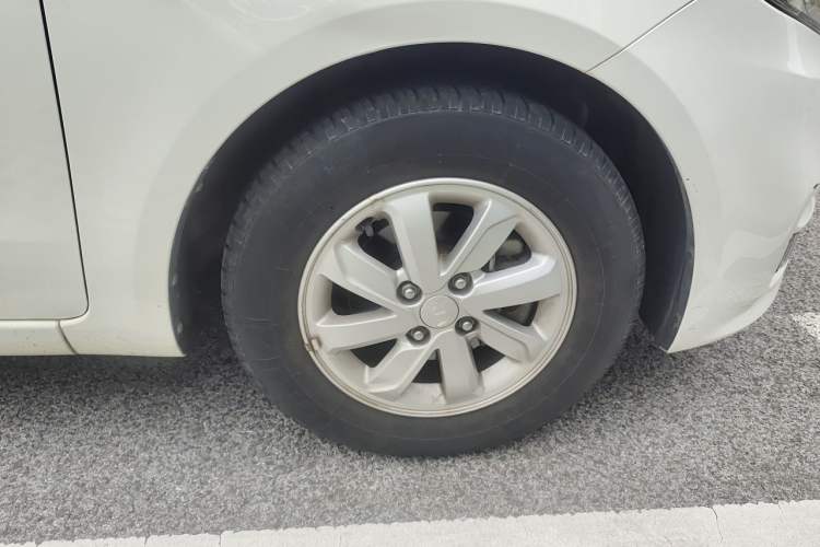 Used Kia K2 2015 Sedan 1.4L Automatic GLS Right Front Wheel Hub