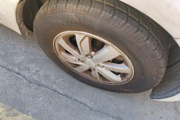 Used Kia K2 2015 Sedan 1.4L MT GLS Right Front Wheel Hub