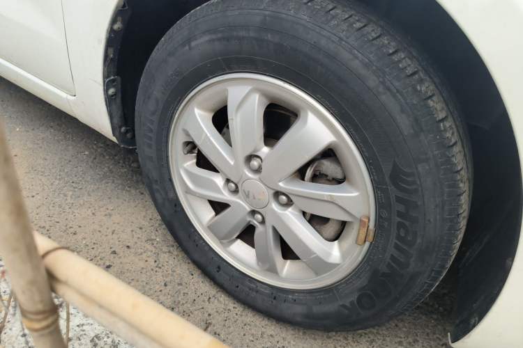 Used Kia K2 2015 Sedan 1.4L MT GLS Right Front Wheel Hub