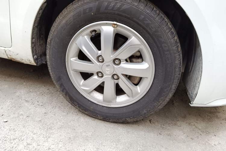 Used Kia K2 2015 Sedan 1.4L MT GLS Right Front Wheel Hub