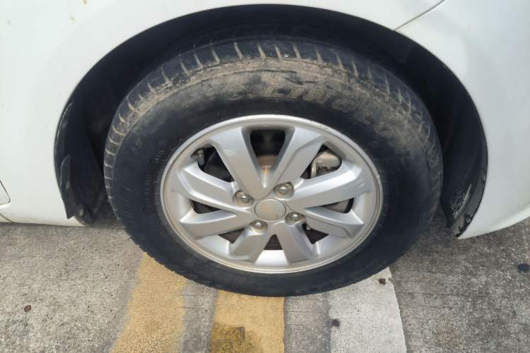 Used Kia K2 2015 Sedan 1.4L MT GLS Right Front Wheel Hub