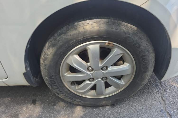 Used Kia K2 2015 Sedan 1.4L Automatic GLS Right Front Wheel Hub