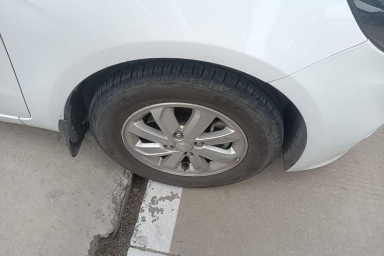 Used Kia K2 2015 Sedan 1.4L MT GLS Right Front Wheel Hub