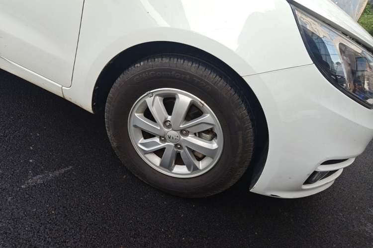 Used Kia K2 2015 Sedan 1.4L MT GLS Right Front Wheel Hub