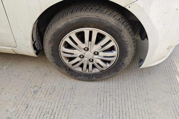 Used Kia K2 2015 Sedan 1.4L Automatic GLS Right Front Wheel Hub