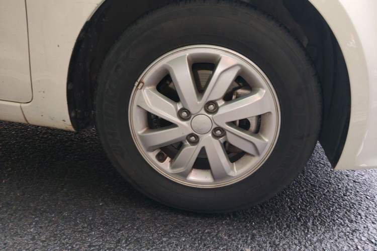 Used Kia K2 2015 Sedan 1.4L MT GLS Right Front Wheel Hub