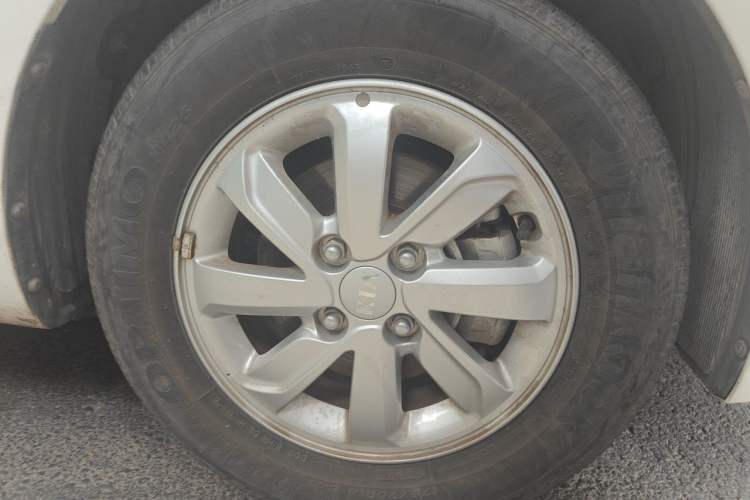 Used Kia K2 2015 Sedan 1.4L MT GLS Right Front Wheel Hub