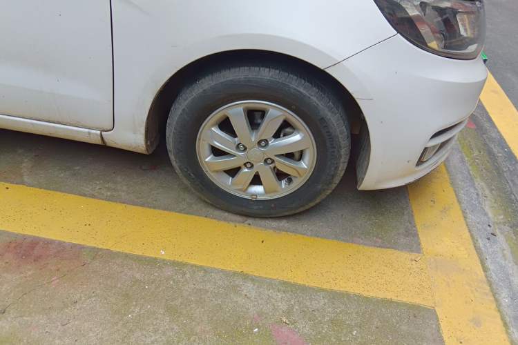 Used Kia K2 2015 Sedan 1.4L MT GLS Right Front Wheel Hub