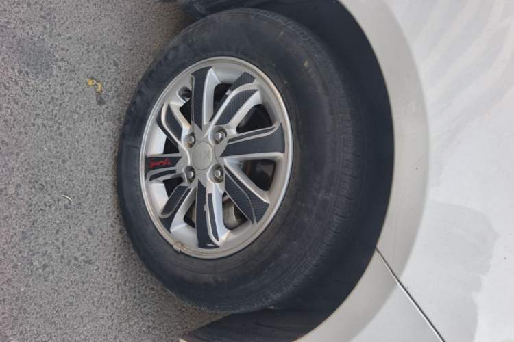 Used Kia K2 2015 Sedan 1.4L MT GLS Right Front Wheel Hub