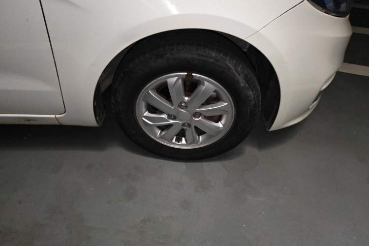 Used Kia K2 2015 Sedan 1.4L MT GLS Right Front Wheel Hub