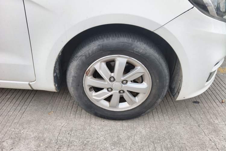 Used Kia K2 2015 Sedan 1.4L MT GLS Right Front Wheel Hub