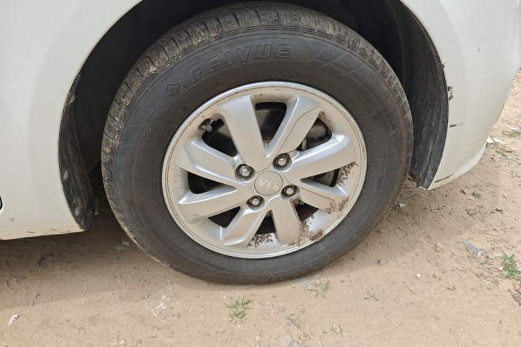 Used Kia K2 2015 Sedan 1.4L Automatic GLS Right Front Wheel Hub