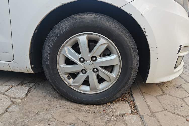 Used Kia K2 2015 Sedan 1.4L MT GLS Right Front Wheel Hub